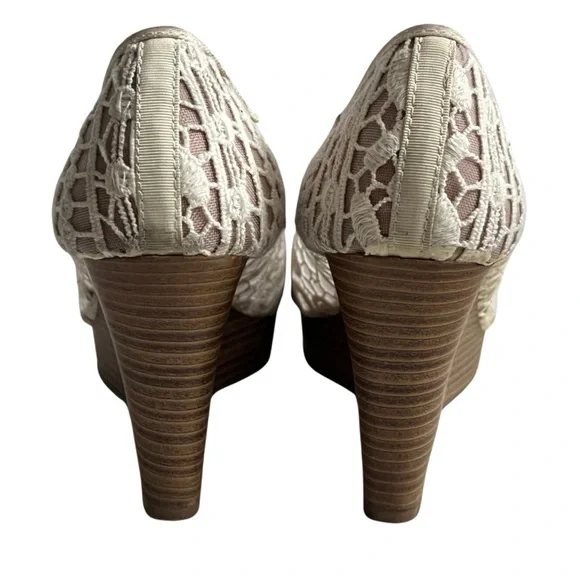 American Eagle Lolita Lace Peep Toe Wedge Heel - Picture 5 of 8